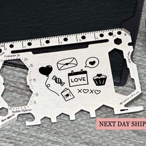Tarjeta multiherramienta romántica, herramienta de billetera 46 en 1 para él, regalo de San Valentín, herramienta de bolsillo con grabado de amor, dispositivo EDC de acero inoxidable