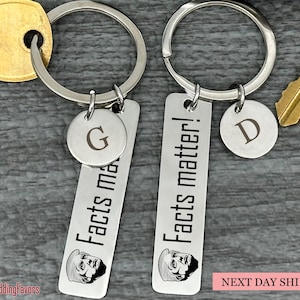 Llavero de acero inoxidable con simpatizante de Trump / Llavero grabado personalizado con citas e imagen de Trump / Regalo de plata para llavero patriótico