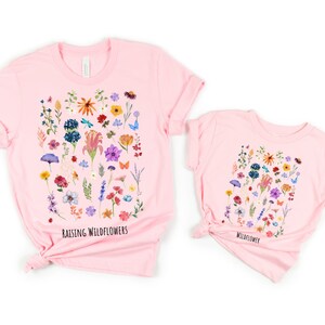 Het verhogen van wilde bloemen tshirt, mama en mij bijpassende shirt, bloemen shirt, Floral tshirt, botanische shirt, cadeau voor mama, geperst bloem shirt