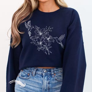 Hummingbirds Unisex Sweatshirt,Hummingbird Sweater,Nature Lovers Gift,Bird Lover Sweatshirt,Bird Lover Gift,Floral Bird Sweater,Hummingbirds