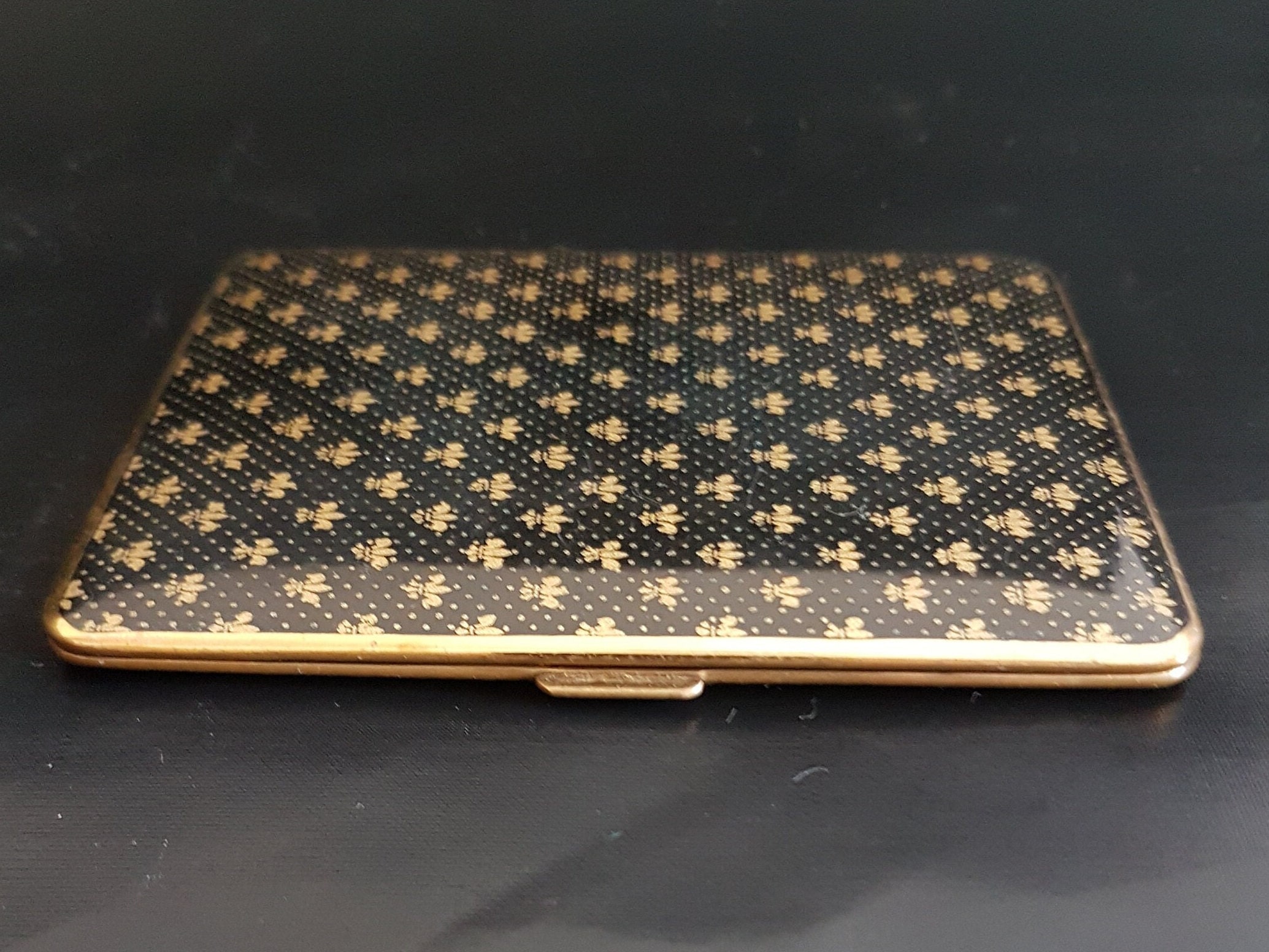 Brother X - bullseye by Louis Vuitton (Gold edition) - Catawiki