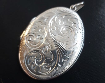 Fred Manshaw 1973 London Hallmarked Sterling Silver Pendant Locket with Art Nouveau Engraving - 4cm Long.