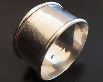 E J Houlston 1941 Birmingham Hallmarked Sterling Silver Machined Napkin Ring with a Blank Cartouche.