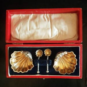 Samuel Edward Breakspear 1905 Birmingham Hallmarked Sterling Silver and Gold Gilt Lined Edwardian Pair of Boxed Scallop Salts and Spoons.