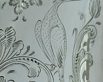 ヴィクトリア朝中期の銀メッキティーポット、精緻な手彫りの銀装飾付き - 1870年頃。