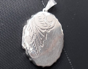 Médaillon à pendentif en argent sterling avec gravure Art nouveau - 3,4 cm de long.