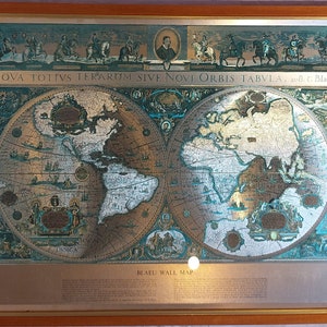 BLAEU WALL MAP アンティーク 装飾的な世界地図 538 Vintage Framed Gold Foil Blaeu Wall Map Willem Janszoon Wood