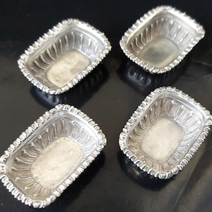 William Devenport 1907 Birmingham Hallmarked Sterling Silver Set Of Four Table Salt Dishes.
