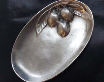 Etain De La Fontaine, Paris, Titré 99, Pewter Olive Dish. C.1930.