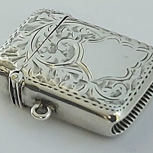 Estuche Vesta eduardiano de plata esterlina con sello de garantía de Samuel M Levi, Birmingham, 1901.