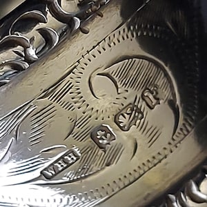 William Hair Haseler 1930 Birmingham Hallmarked Sterling Silver Napkin Ring / Holder With Floral Chased Silver Decoration 31.5 Grams.