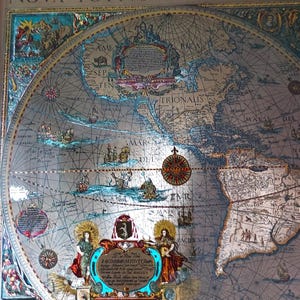 Riproduzione in lamina d'oro della mappa del mondo del 1605 di William Blaeu - "The Blaeu Wall Map". 59 cm di larghezza.
