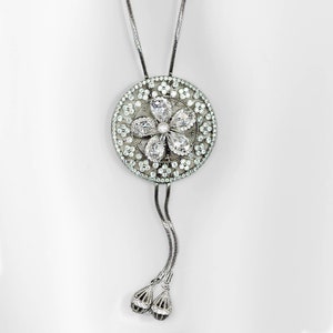 Collier cercle en acier inoxydable et cristaux blancs Pendentif floral coulissant Sautoir femme symbole de linfini image 1