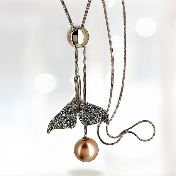 Collier réglable sautoir ou ras de cou avec pendentif queue de baleine en acier et perle: un sautoir femme fantaisie long argent/bronze