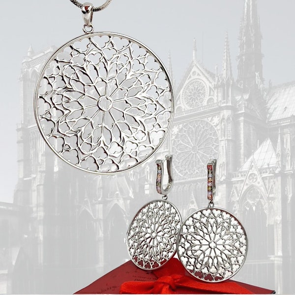 Pendentif et boucles d’oreilles parure rosace ajourée Notre-Dame en argent 925 rhodié et pierres zircon