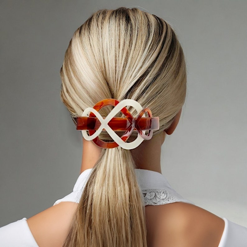 Grande barrette cheveux femme en acétate de cellulose avec symbole de linfini : une pince cheveux et un accessoire tendance et durable image 3