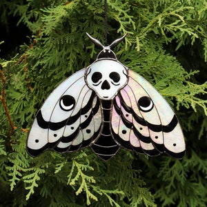 Acchiappasole a forma di farfalla e falena teschio, decorazioni per finestre in vetro colorato, decorazioni per la casa di Halloween, decorazioni autunnali, arte da giardino, regalo fatto a mano, arte murale unica