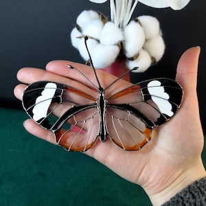 Greta oto Schmetterling Sonnenfänger, Glasmalerei, Fensterschmuck, Muttertagsgeschenk, Geschenk für Mama, handgemachtes Wohndekor, moderne Kunst