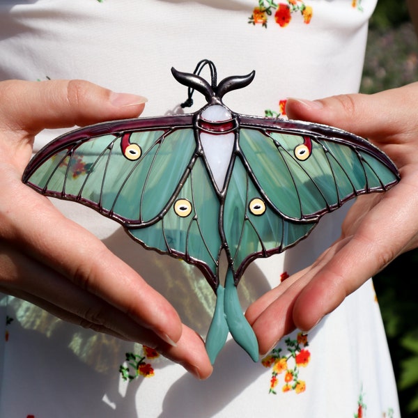 Luna vlinder vlinder suncatcher, glas-in-lood raamkleden, uniek kerstcadeau, cadeau voor moeder, handgemaakt cadeau, modern interieur