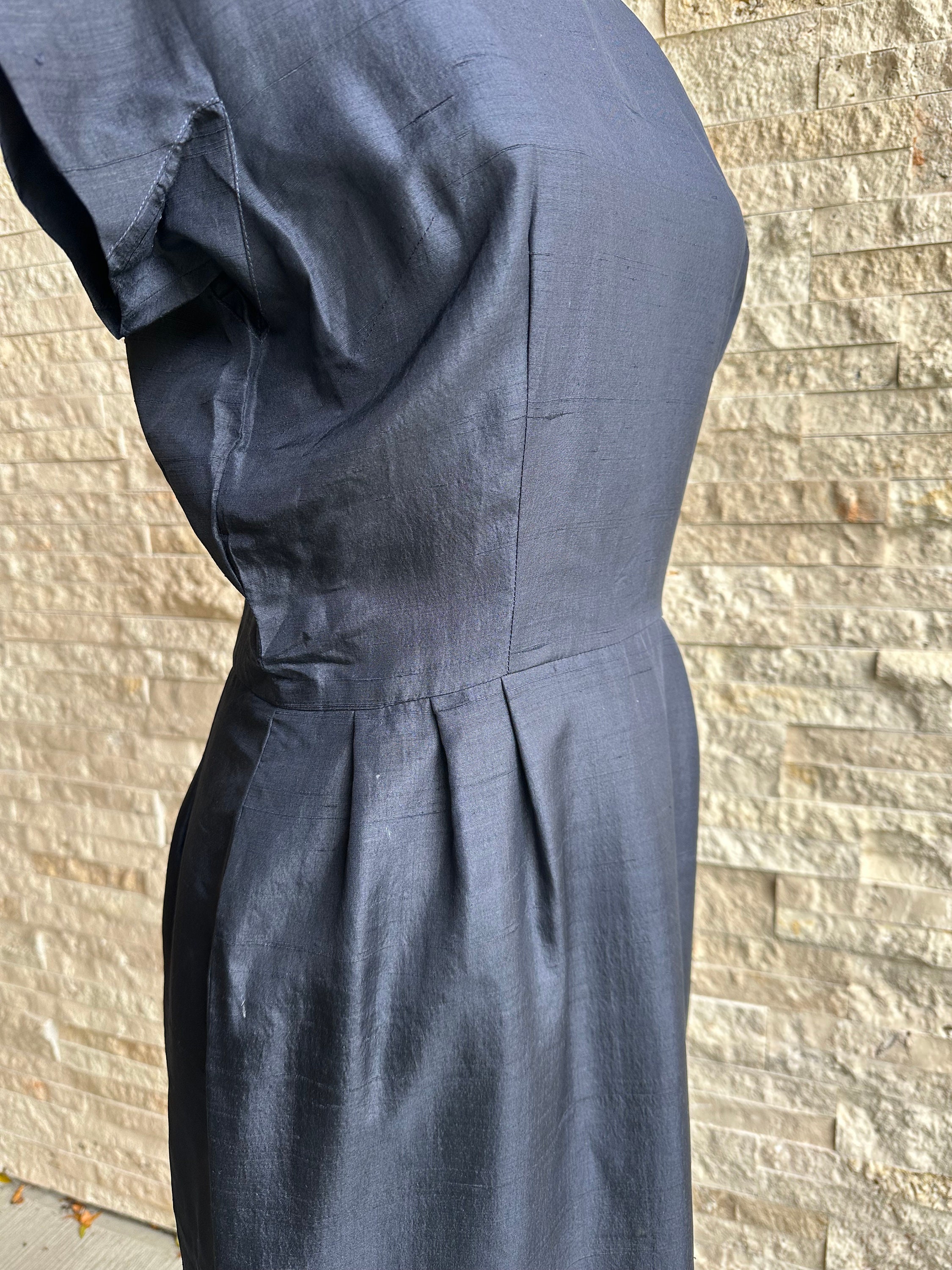 Elegant Navy Blue 1950's Vintage House Dress Knee-length, Cropped ...