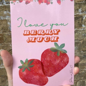Carte postale Je t'aime beaucoup de baies – Jolie carte postale d'amour sur le thème des fraises