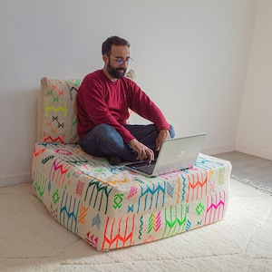 Großer marokkanischer Kilim Pouf: Vintage Beni Ourain Ottoman Bezug (Unausgestopft)