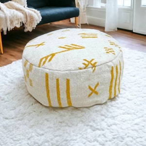 Set mit 2 marokkanischen Kelim-Poufs: Vintage Bodenkissen aus Berberwolle