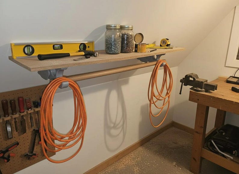 Verstelbare schuine plankbeugel voor schuine wanden - Zolderkastopberger met ophangstang | 3D-geprint (paar) afbeelding 6