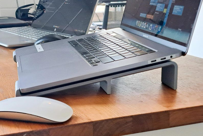 Ergonomische laptopstandaard met kantelmechanisme, platform voor extra grip en verstelbare koeling. afbeelding 2