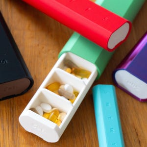 Weekly Pill Organizer Case Large 7 Day Medicine Box Travel Pill Container XL Vitamin Storage Box Daily Medication Organizer with Snap Case