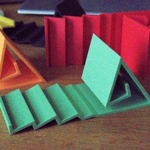 Soporte retro para teléfono y tableta (2 unidades, 10 posiciones, 5 ángulos ajustables)