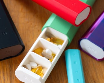 Weekly Pill Organizer Case Large 7 Day Medicine Box Travel Pill Container XL Vitamin Storage Box Daily Medication Organizer with Snap Case
