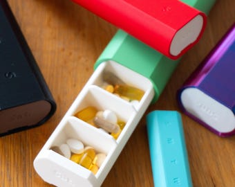 Weekly Pill Organizer Case Large 7 Day Medicine Box Travel Pill Container XL Vitamin Storage Box Daily Medication Organizer with Snap Case