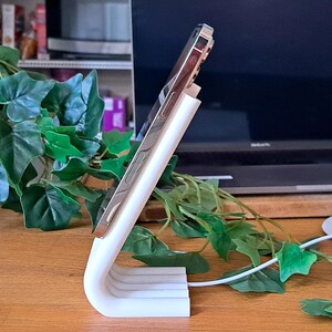 Magnetische Telefon-Ladestation für Wireless Ladegerät Kabel Halter Schreibtisch Organizer Bild 3
