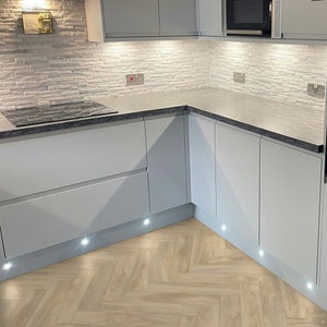 Herringbone Sheet Vinyl Flooring in Medium Wood Parquet Design for