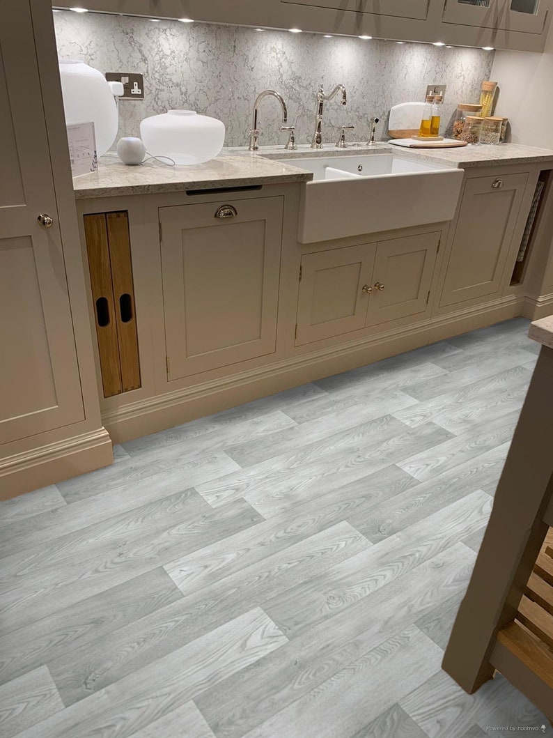 Grey Wood Effect Sheet Vinyl Flooring Lino in Random Plank Pattern for