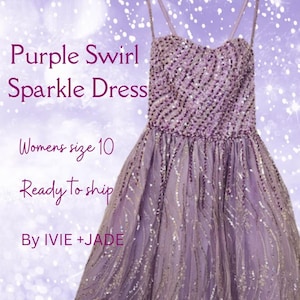 Klaar voor verzending Sparkly Purple Swirl Jurk maat 10 | Enchanted to Meet You-jurk | Galajurk voor formele evenementen | Taylor-cosplaykostuum