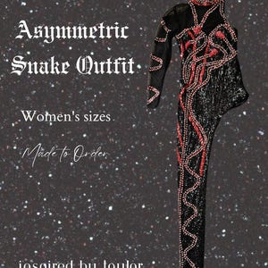 Bodysuit met slangenprint en pailletten | Taylor-geïnspireerde replica glinsterende asymmetrische bodysuit | Unieke zwart-rode concerttouroutfit
