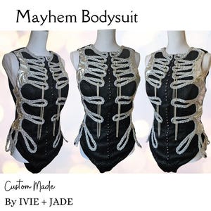Avantgarde glittrig militärjacka – Ikonisk popturné – inspirerad performancekostym – matchande bodysuit finns också bild 8