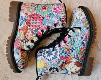Botas de combate con patchwork floral: botines veganos de estilo cottagecore y retro