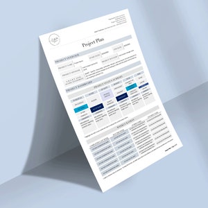 Puede incluir: Una plantilla de plan de proyecto con un esquema de color azul y gris. La plantilla incluye secciones para la descripci&oacute;n general del proyecto, el estado del proyecto, las tareas semanales y un panel de control del proyecto.