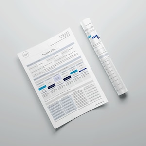 Puede incluir: Un documento de plan de proyecto con un esquema de color azul y blanco. El documento incluye secciones para la descripci&oacute;n general del proyecto, el tablero del proyecto, el estado del proyecto y las tareas semanales. El documento tambi&eacute;n incluye un diagrama de Gantt.