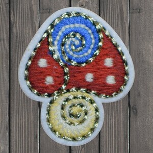 Geborduurde patch paddestoel, 1-5/8" opstrijkbare badge schimmel paddenstoel stoffen, Cottagecore jas rugzak hoed patch, cadeau verzamelaar