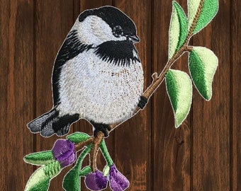 Écusson brodé oiseau mésange, branche et fleurs, appliqué oiseau chanteur 3,25 po. (fer à repasser), cadeau pour amoureux de la nature, accessoire d'observation des oiseaux