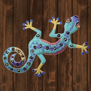 Gecko Embroidered Patch, Iron-On Colorful Lizard Applique, Reptile Lover Badge for Jackets, Backpacks, Hats and DIY Fashion
