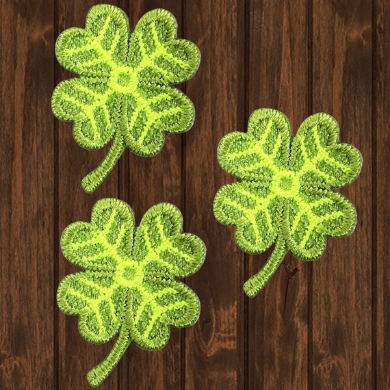 Mini toppa termoadesiva a forma di quadrifoglio, confezione da 3, 1,125, stemmi ricamati con trifoglio portafortuna per giacche, borse, regalo con ciondolo irlandese - Italia