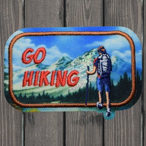 Geborduurde patch gaan wandelen 2,5&quot; opstrijkbaar buitenshuis natuur backpacken badge appliqué voor jassen, hoeden, tassen, trailuitrusting, wandelcadeau