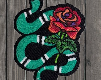 Snake & Rose Aufnäher 6,3 cm - zum Aufbügeln oder Aufnähen, zum Aufbügeln, Tattoo Style Flower Design für Jacken, Taschen, Kleidung, Sammlerstücke