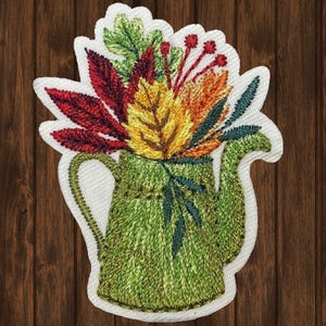 Broderad lapp med vattenkanna och höstblommor, stryk-på höstapplikation, säsongsbetonad märke för jackor, ryggsäckar, mössor och gör-det-själv-pyssel