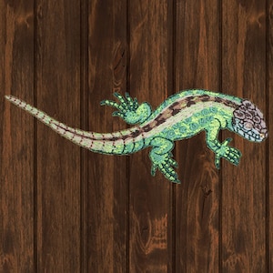 Shiny Green Lizard Embroidered Patch, 4" Iron On Reptile Applique Badge for Jackets, Backpacks, Herpetology Gifts, Collectible Patch